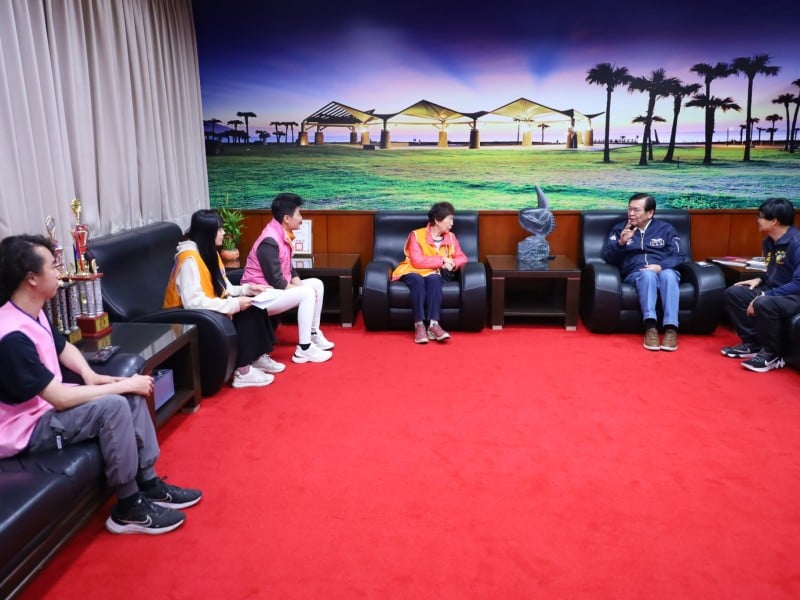 照亮家鄉的路,也溫暖人心——五州公益協會、主睦里協會認養新城鄉73盞路燈 鄉長感謝關懷弱勢